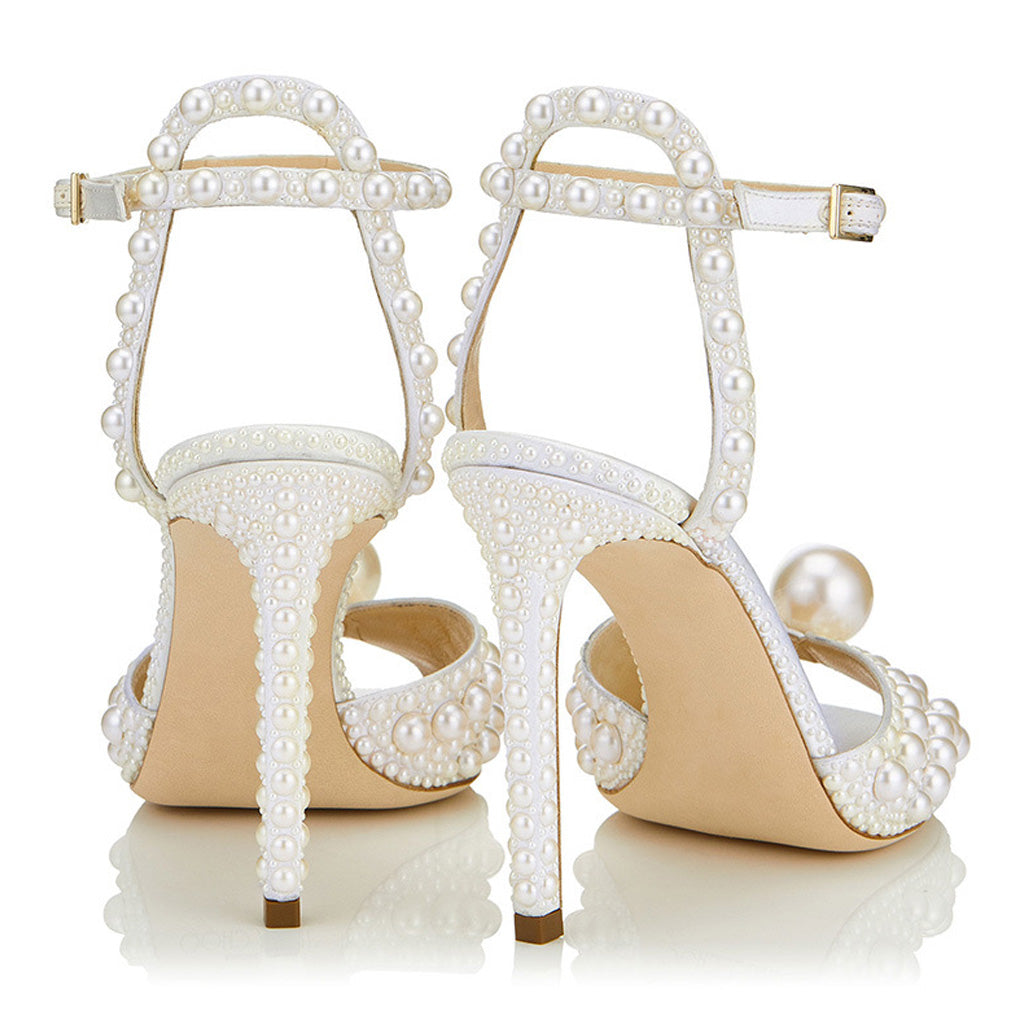 Sandalias de tacón de aguja con perlas elegantes